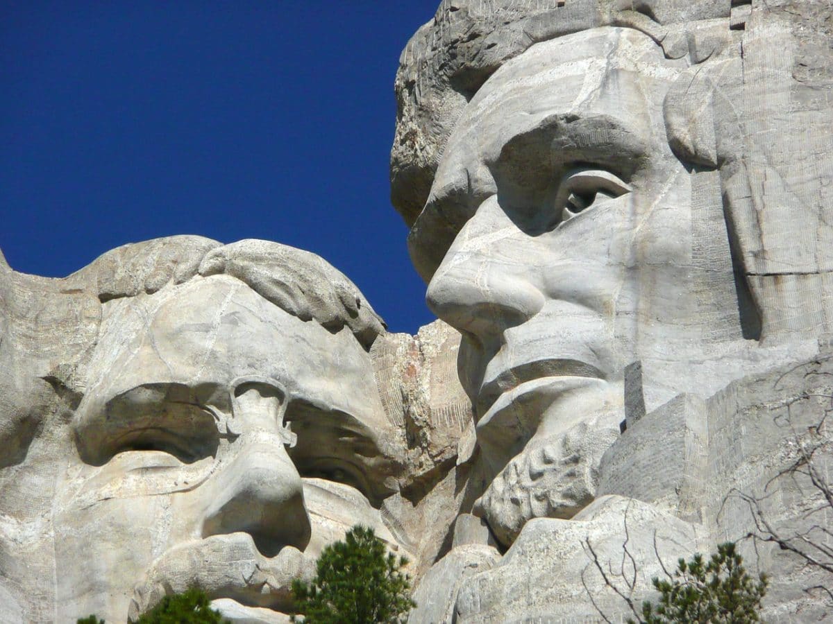 black-hills-mount-rushmore-and-badlands-national-park-are-just-ahead